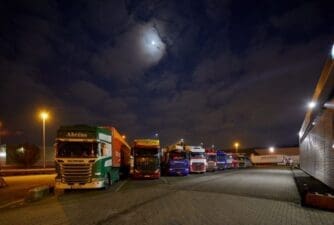 truckparking eindhoven met grote parkeerplaats voor vrachtwagens